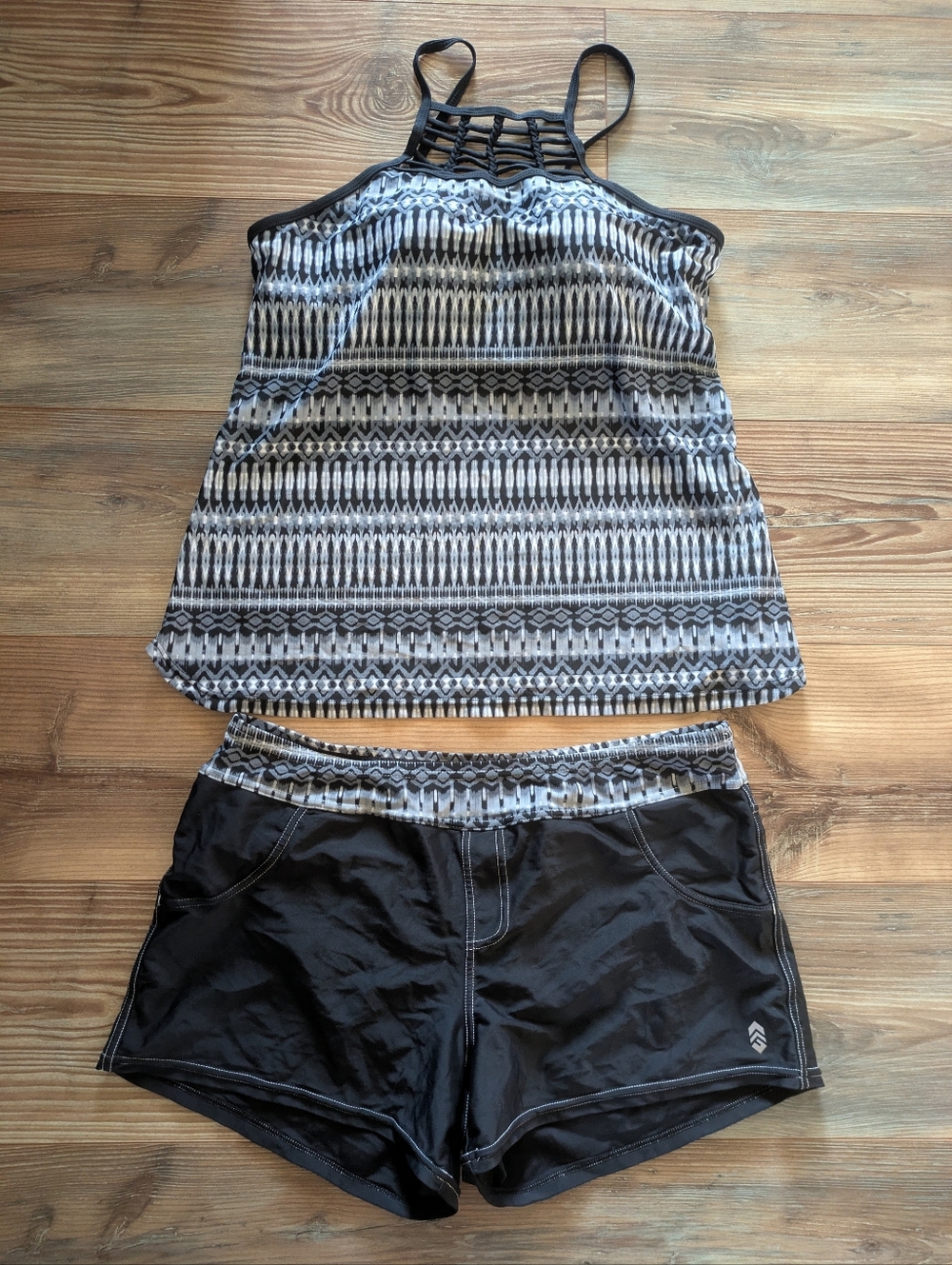 Free Country Built In Bra Bra Halter Tankini & Boy Shorts‎ Swim Set Black White